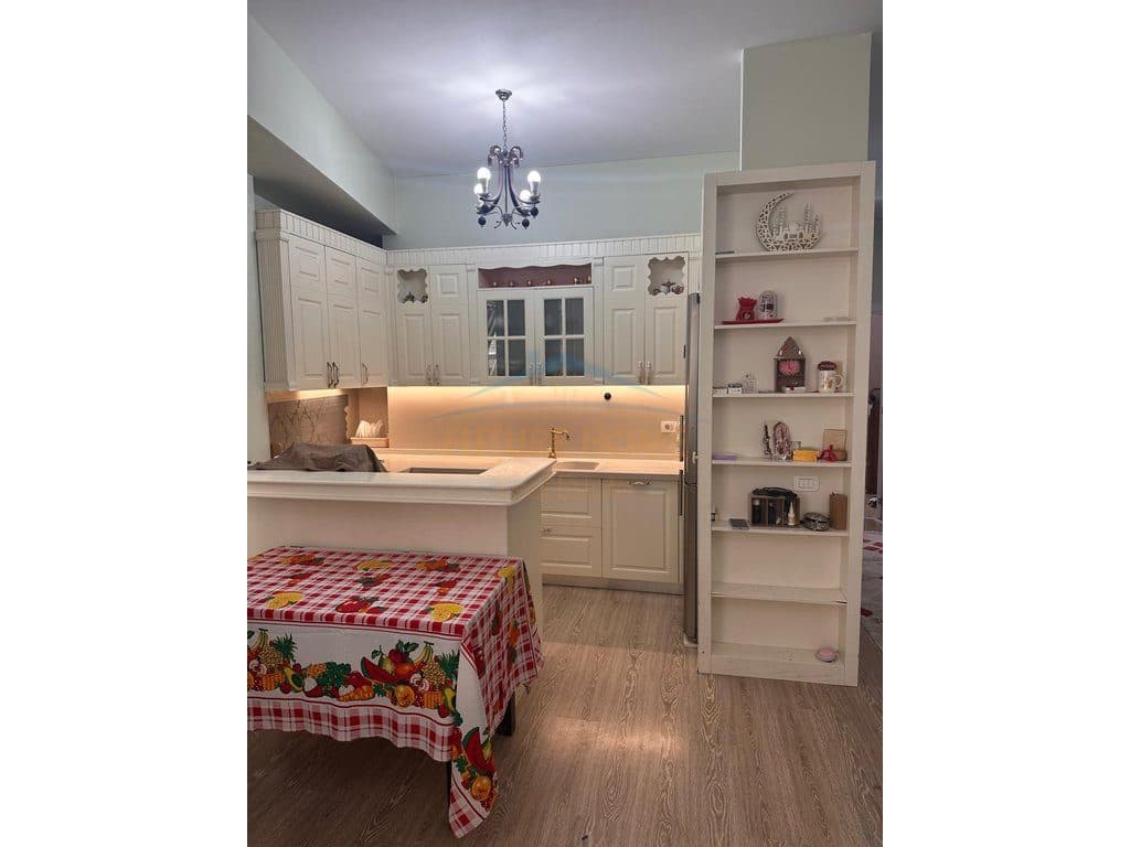 Shitet, Apartament 3+1+2, 21 Dhjetori, Tiranë