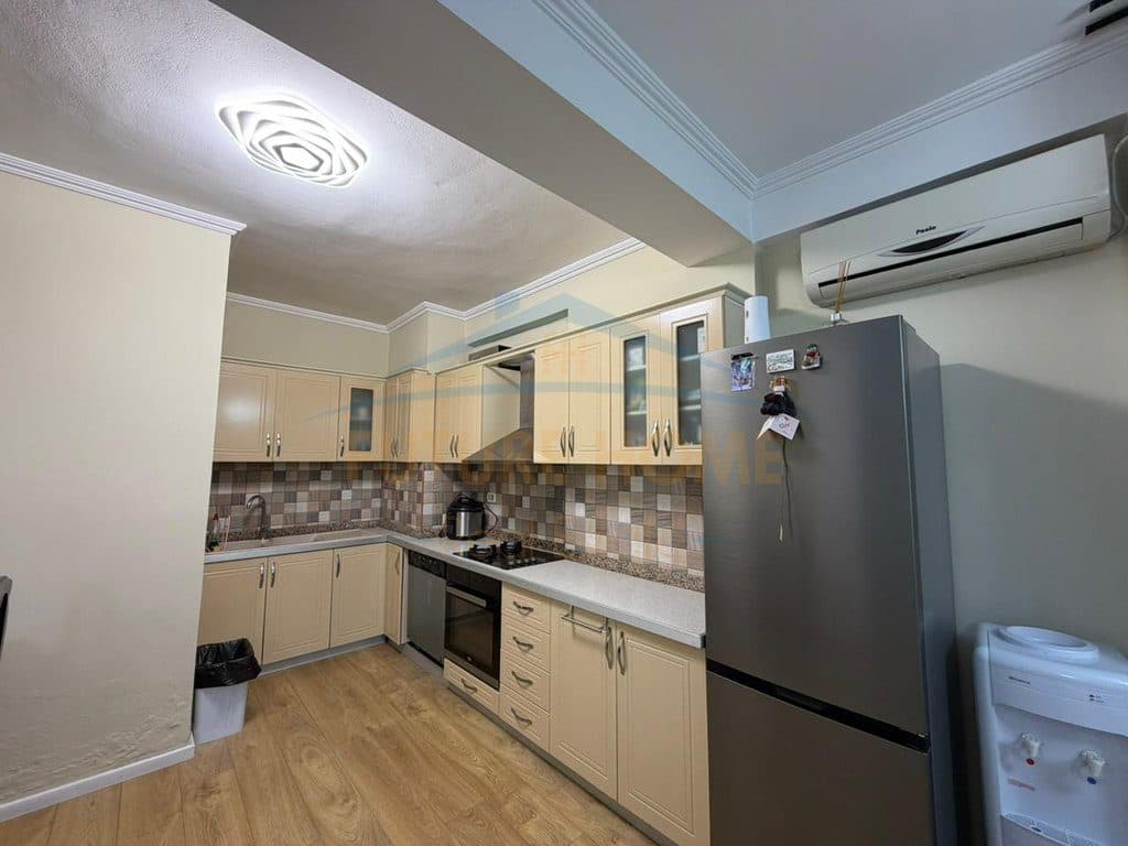 Shitet, Apartament 2+1+2 , Unaza e Re 3