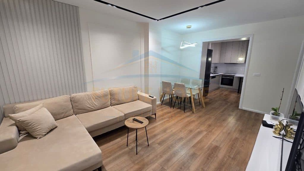 Qira, Apartament 2+1+2, Petronini, Tiranë.