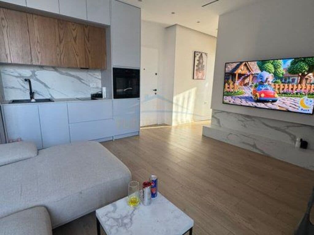 Në shitje, apartament 1+1 i shndërruar në 2+1, Ndërtesat Cabej, Yzberisht.