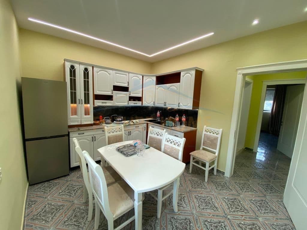 Qira, Apartament, pranë Casa Italia, Tiranë 2
