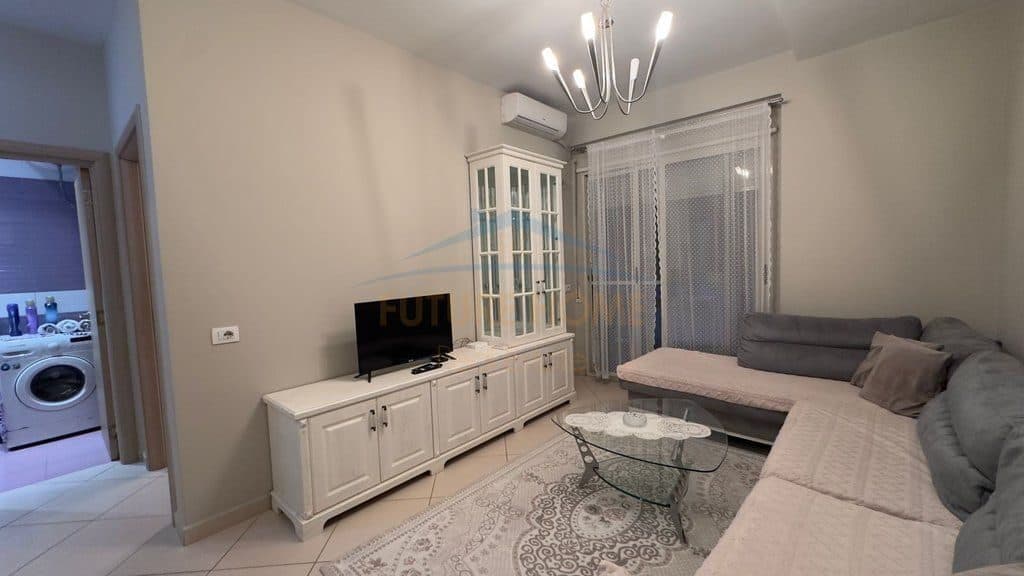 Në shitje, Apartament 1+1, Rruga Bedri Karapici, Tiranë. 2