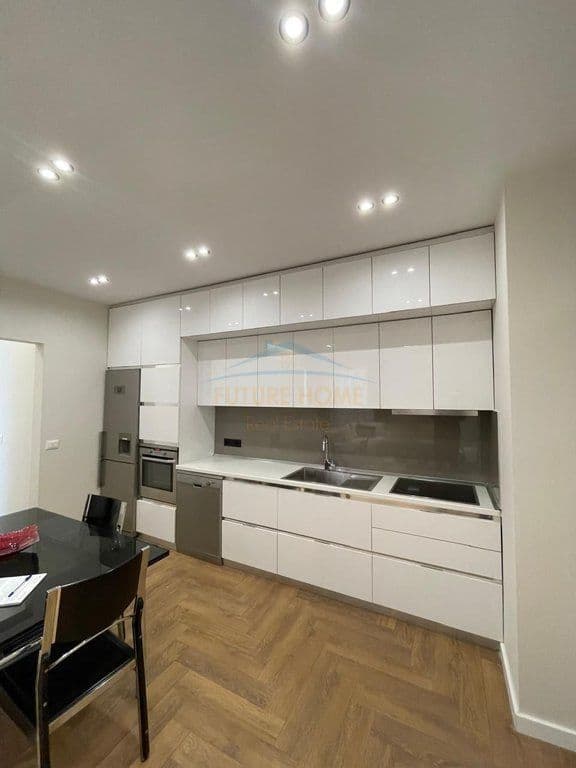 Jepet me qira, Apartament 2+1, Pazari i Ri 4