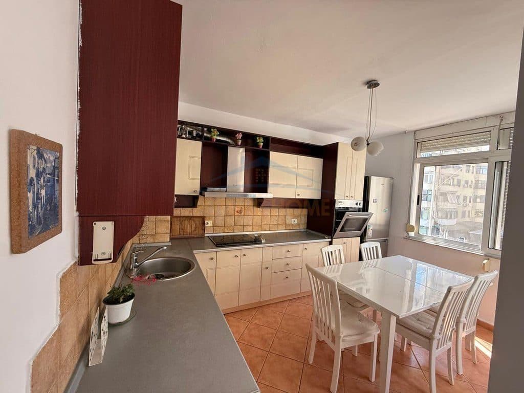 Jepet me qira, Apartament 2+1+2, Myslym Shyri, Tiranë. 2