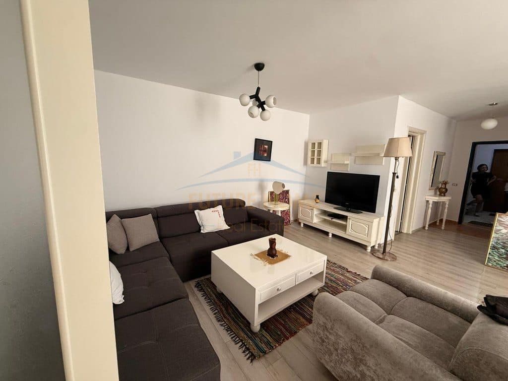 Jepet me qira, Apartament 2+1+2, Myslym Shyri, Tiranë.
