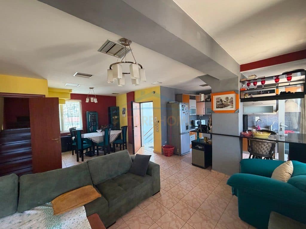 Në shitje, Duplex 4+1+2, Selitë, Tiranë. 3