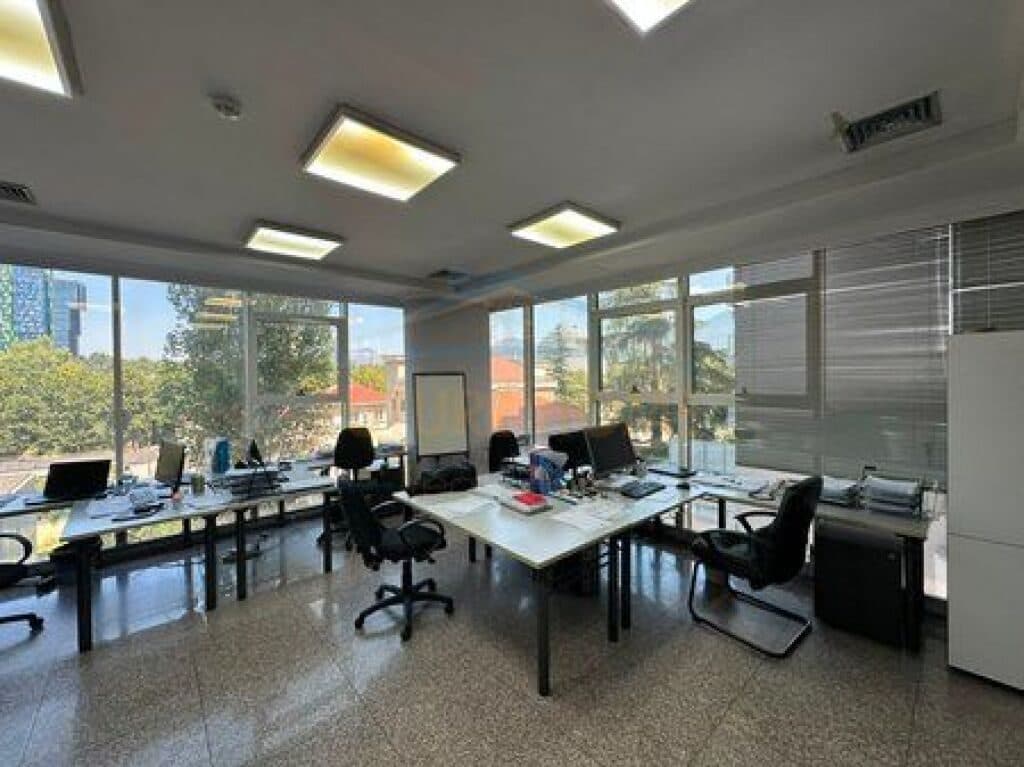 Për qira, Hapësirë zyre, Blloku, Tiranë. 3