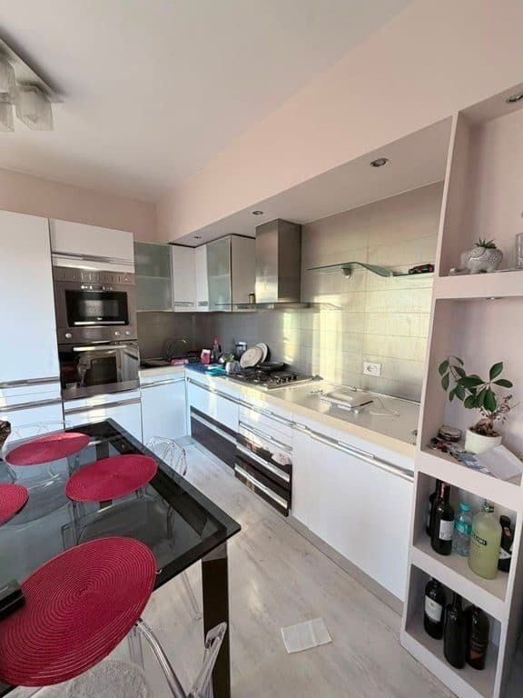 Qira, Apartament 1+1, Brryli, Tiranë. 3