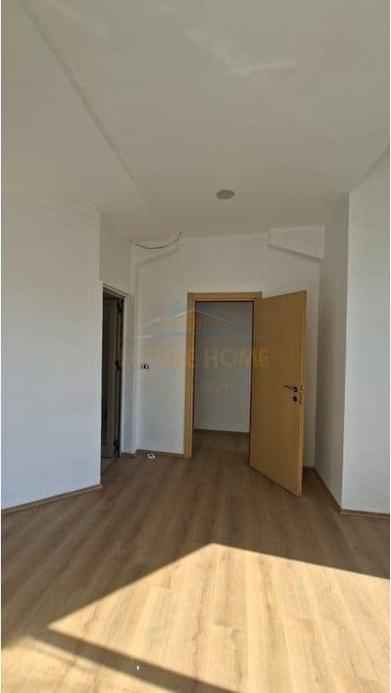 Për Qira, Hapësirë Zyre, Rruga Bardhok Biba, Qendër. 4
