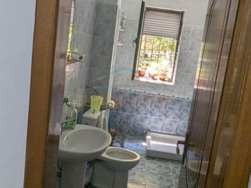 Në shitje, Apartament 1+1, Ali Demi, Tiranë. 4