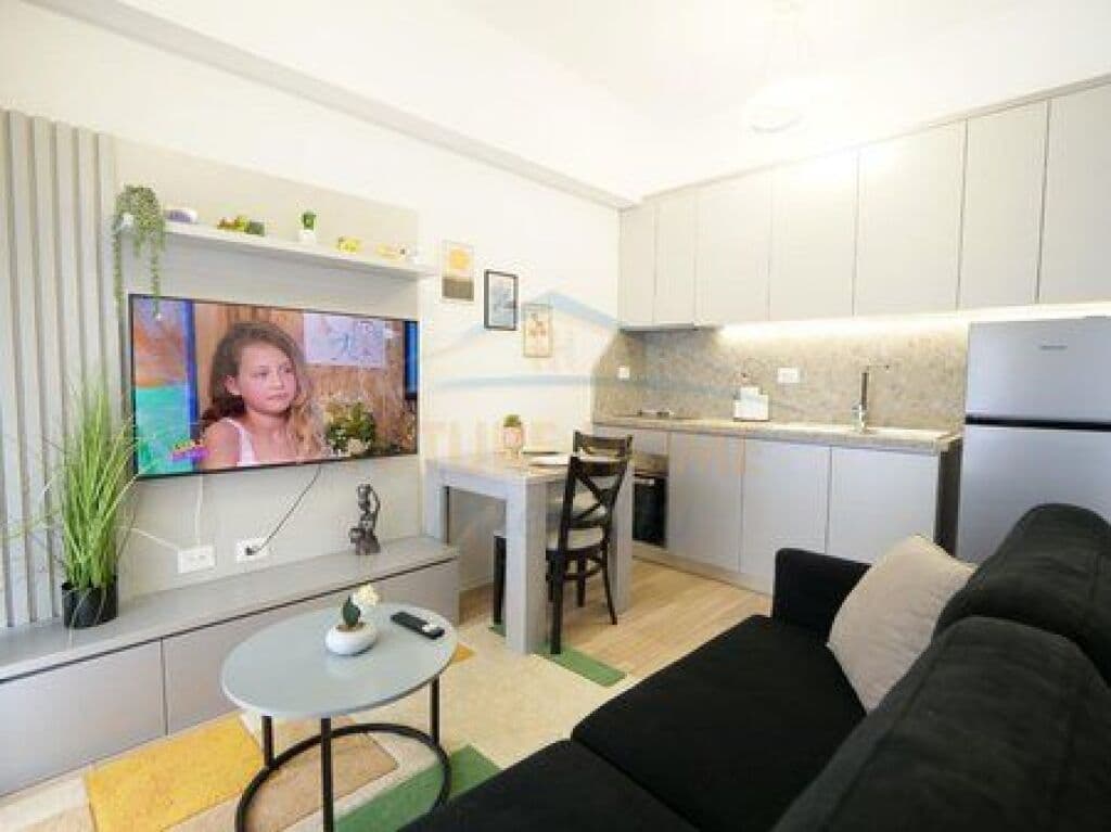 Në shitje, Apartament studio, Kompleksi Mangalem, Tiranë.
