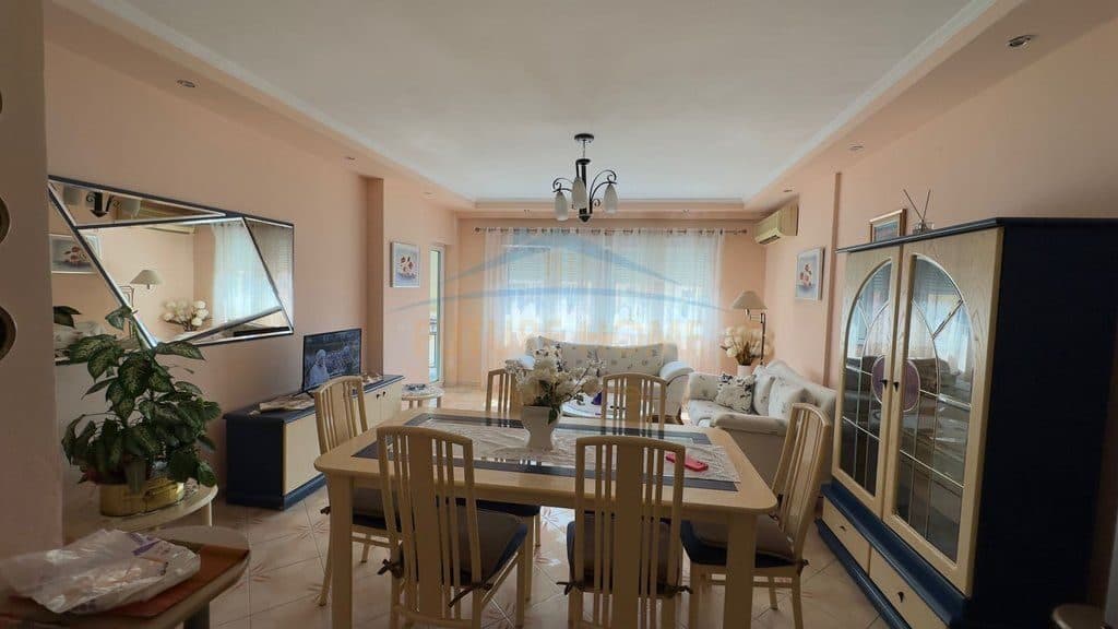 Jepet me qira, Apartament 2+1+2, Rruga Elbasan, Tiranë. 3