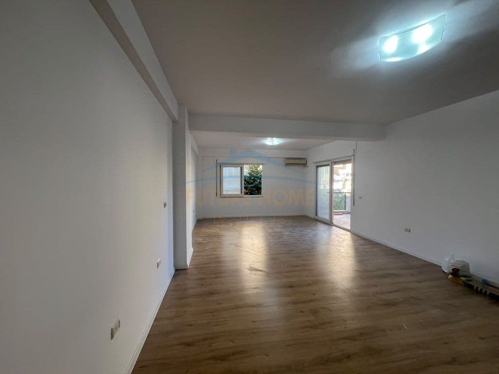 Në shitje, Apartament 2+1+2, Nënkalimi i Kodra e Diellit, Tiranë. 2