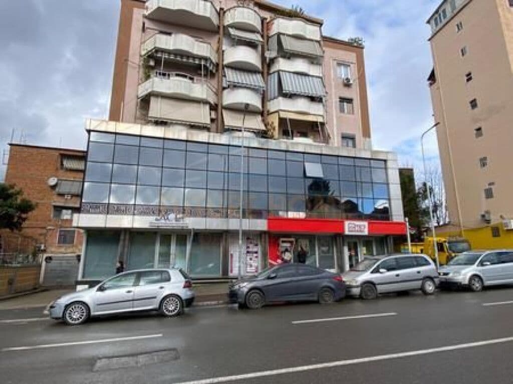 Qira, Hapësira Tregtare, Kinostudio, Tiranë 1