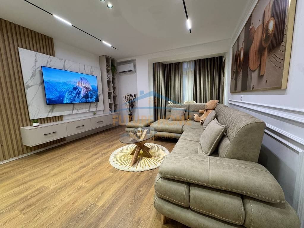 Në shitje, Apartament 1+1, 21 Dhjetori, Tiranë