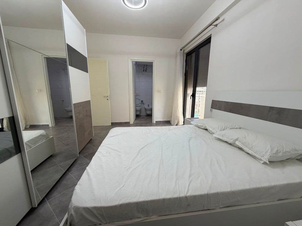 Qira, Apartament 2+1+Vendi për Parkim, Rruga Jordan Misja, Tiranë.