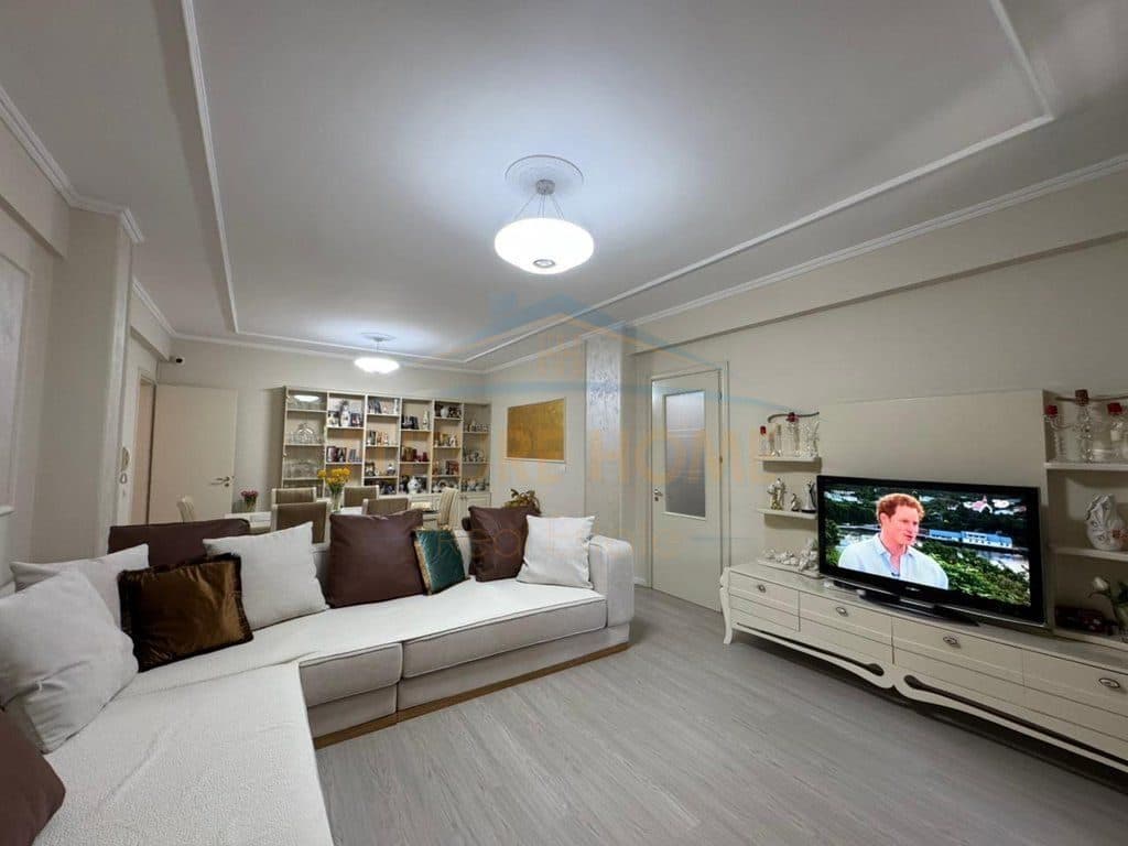 Në shitje, Apartament 2+1+2, Stacioni i Trenit, Tiranë. 2