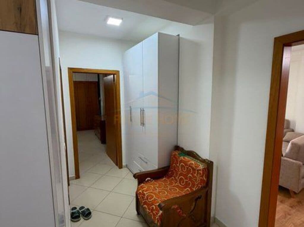 Me Qera, Apartament 1+1+Vendi i Parkimit, Astir, Tiranë 3