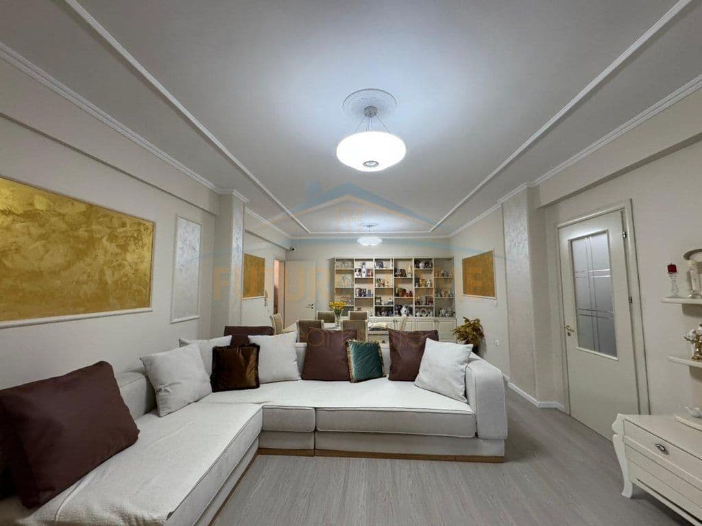 Në shitje, Apartament 2+1+2, Stacioni i Trenit, Tiranë.