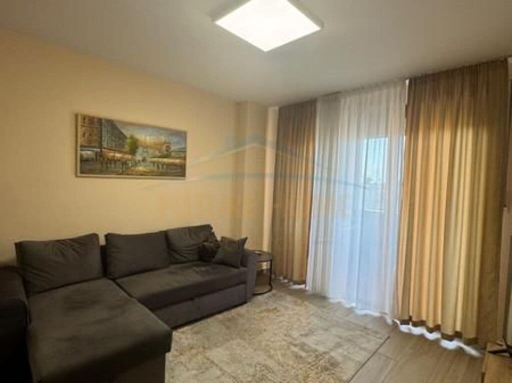 Qira, Apartament 2+1+2, Rruga Kongresi i Manastirit