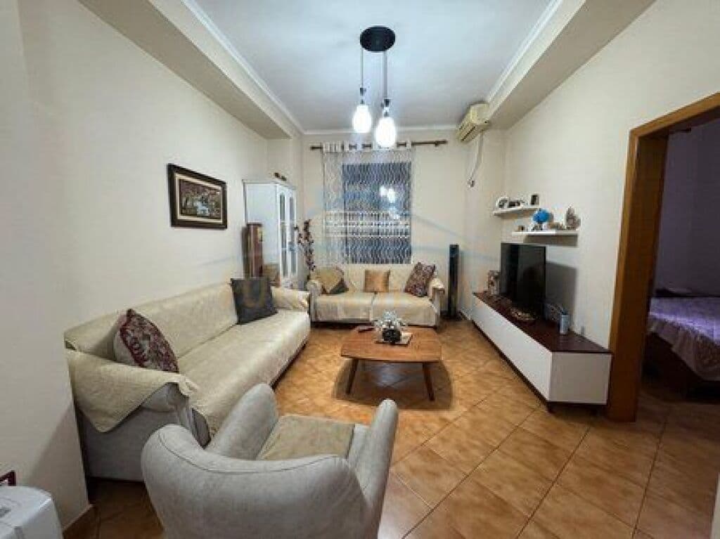 Qira, Apartament 2+1+2, Myslym Shyri, Tiranë