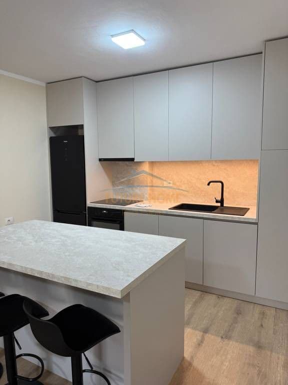 Qira, Apartament 2+1+2 +Depo + Vendi i Parkimit, Kombinat, Tiranë.