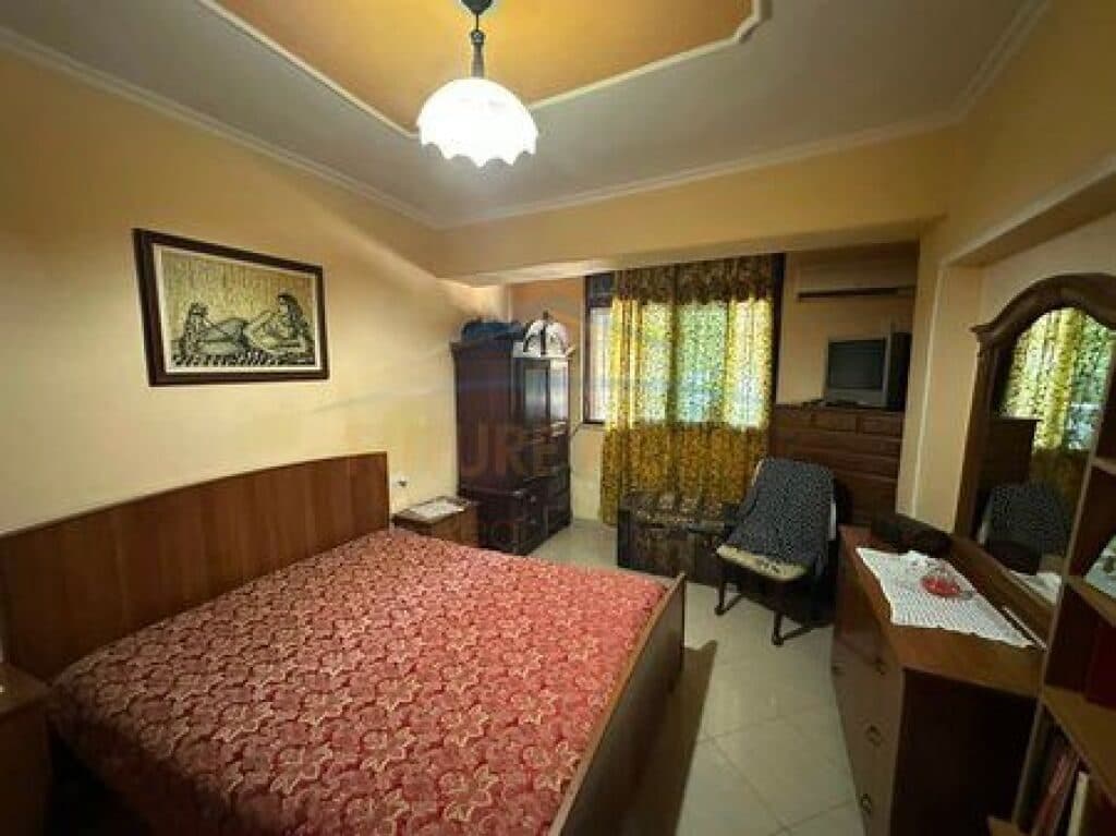 Jepet me qira Apartament 2+1, Rruga Elbasanit, Tiranë 4