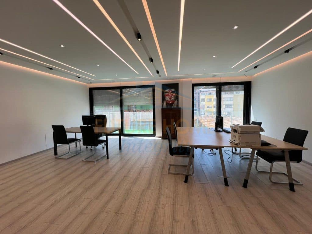 Jepet me qira, Apartament 2+1+2 Ballkone, Bllok, Tiranë. 2