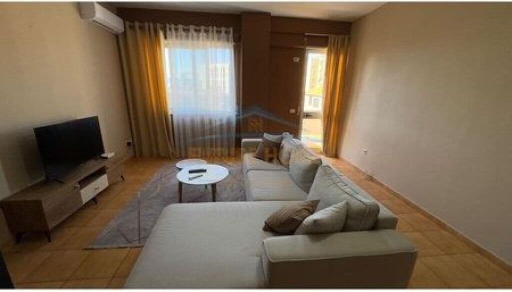 Në shitje, Apartament 1+1, Rruga Barrikadave, Tiranë 3