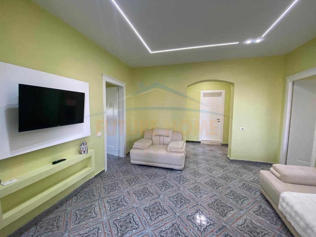 Qira, Apartament, pranë Casa Italia, Tiranë