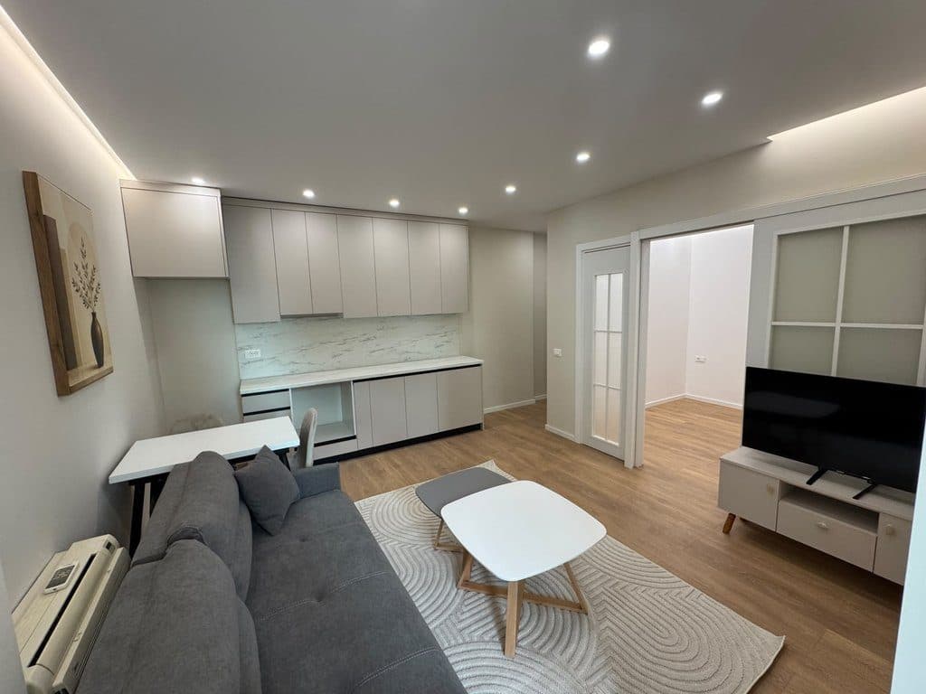 Shitet, Apartament 1+1, Komuna e Parisit, Tirane 3