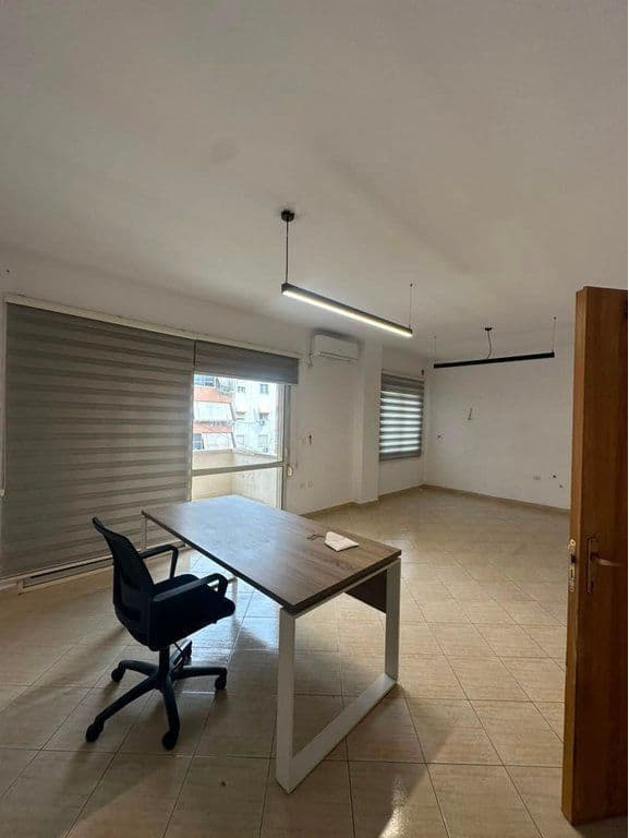 Për qira, Hapësirë zyre, Komuna Paris, Tiranë 4