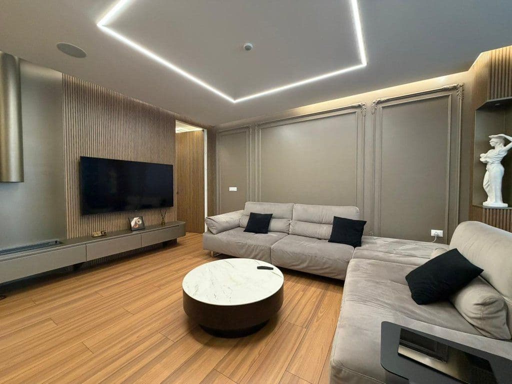 Në shitje, Apartament 2+1+2, Rruga Kavajë, Tiranë