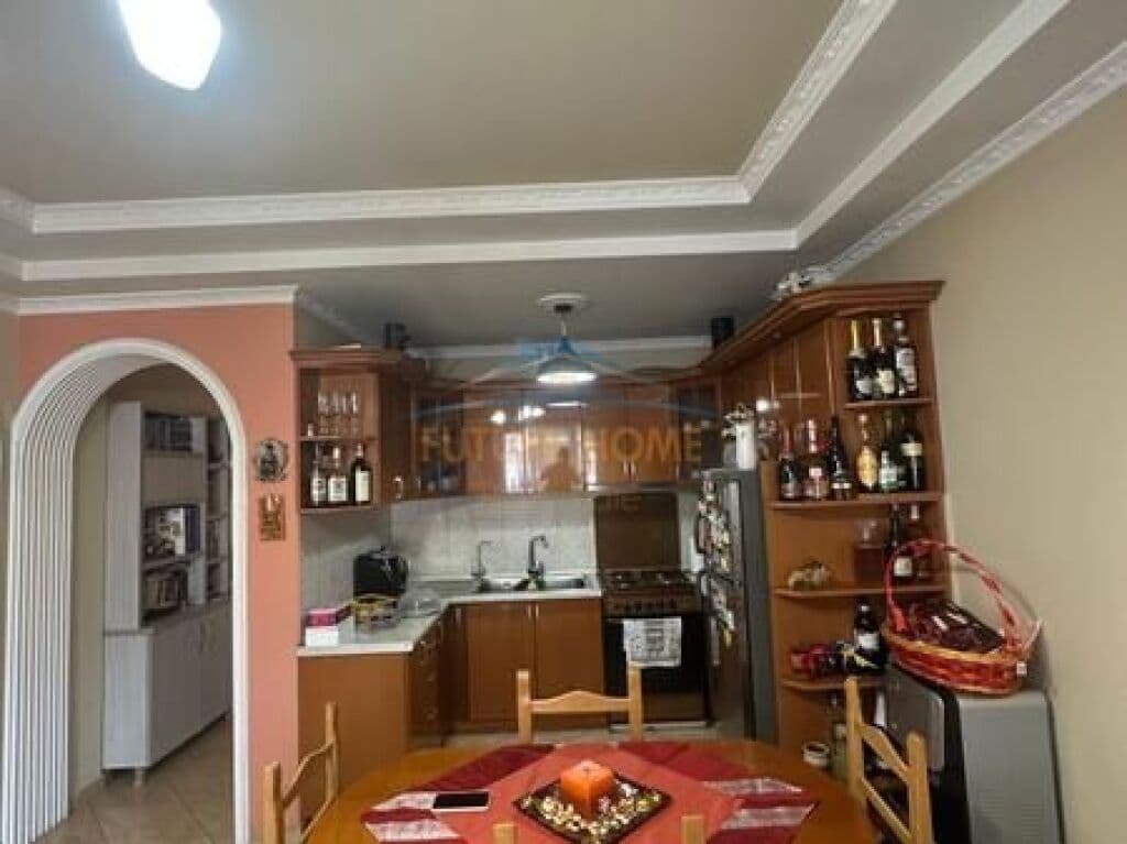Në shitje, Apartament 3+1+2+Veranda, Ali Dem, pranë kompleksit Mangalem 3