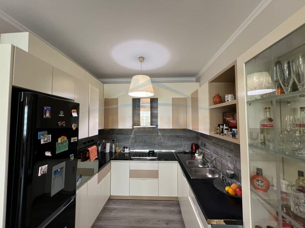 Qira, Apartament 2+1+2, Fresk, Tiranë. 4