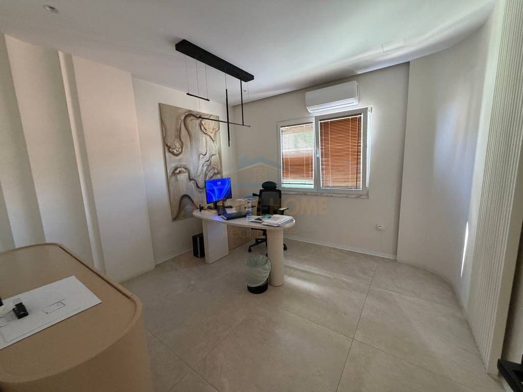 Në shitje, Apartament 3+1+2+Vendi i Parkimit, Bllok, Tiranë.