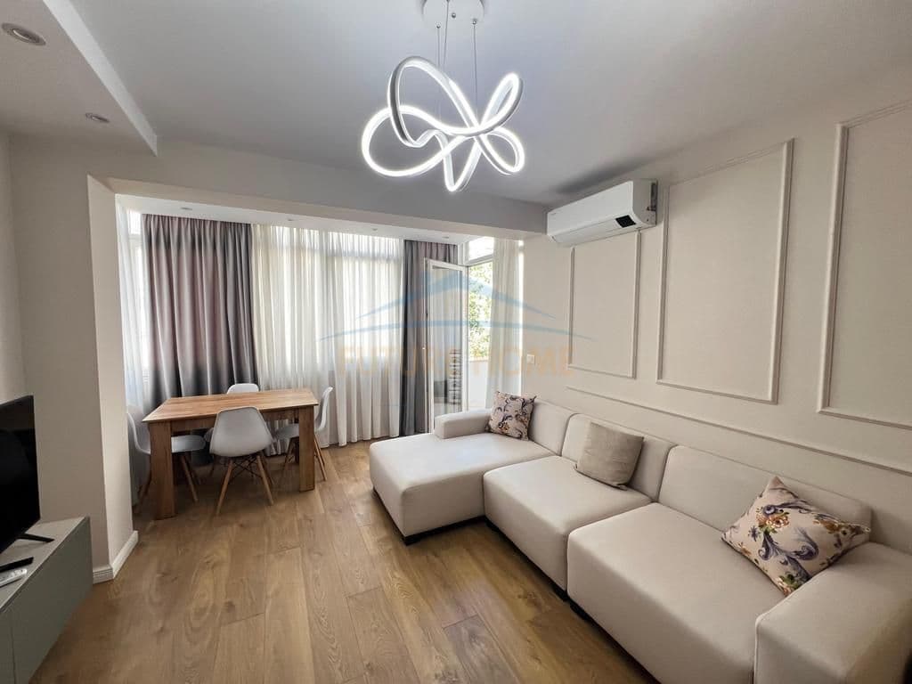 SHKËRBE APARTAMENT 1+1 BLLOKU, TIRANË