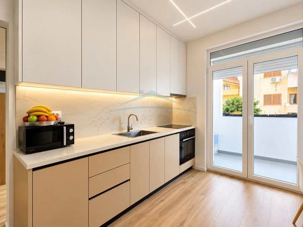 Në shitje, Apartament 2+1, Shkolla e Bashkuar, Tiranë 3