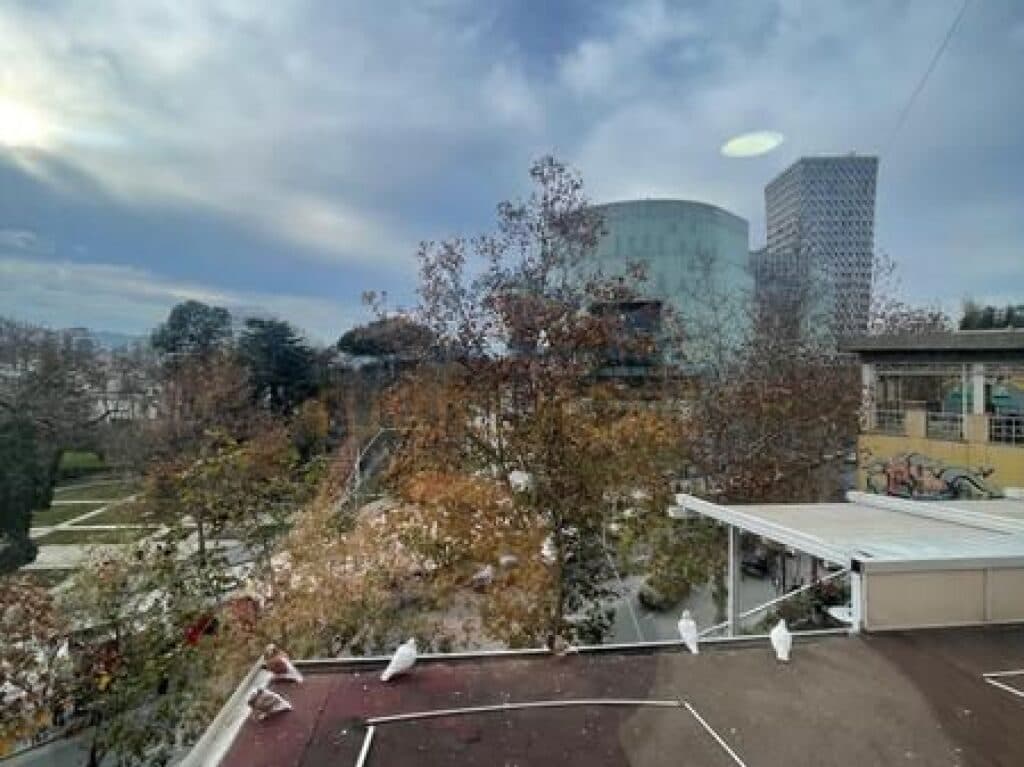 Jepet me qira Apartament 2+1+2, Qendër, Tiranë 4
