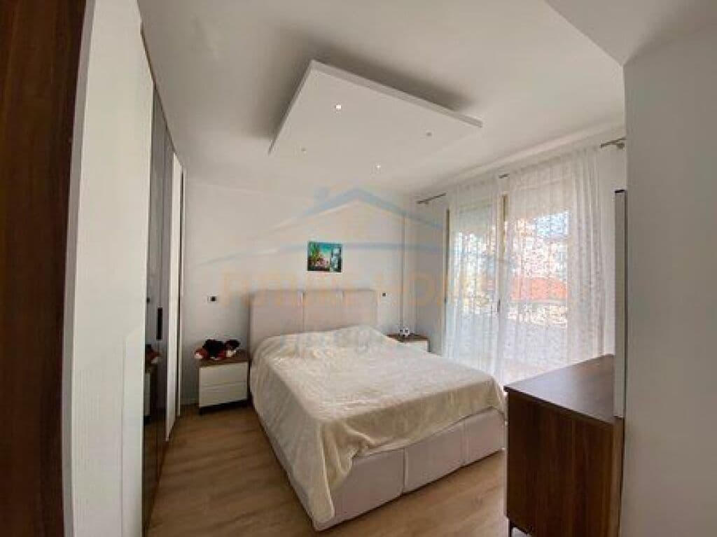 Në shitje, Apartament 2+1, Fresku, Tiranë. 4