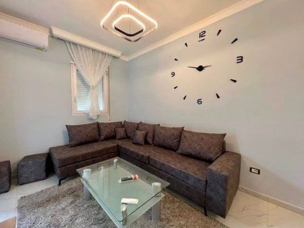 Në shitje, Apartament 1+1, Rruga 5 Maj, Tiranë