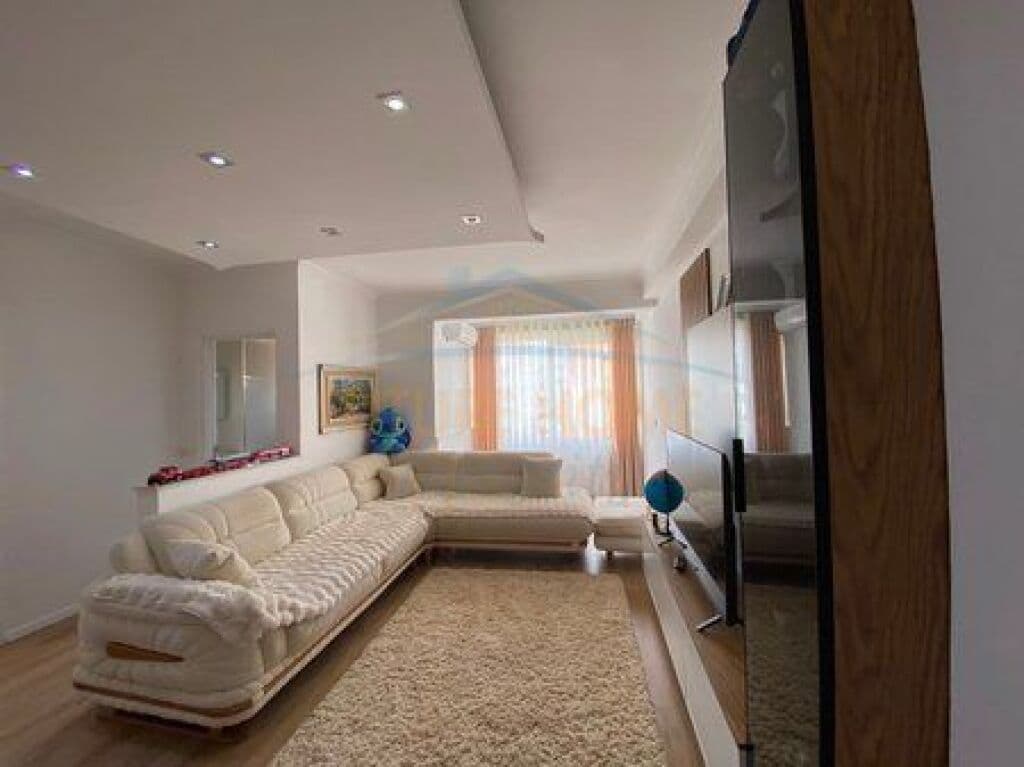 Në shitje, Apartament 2+1, Fresku, Tiranë.