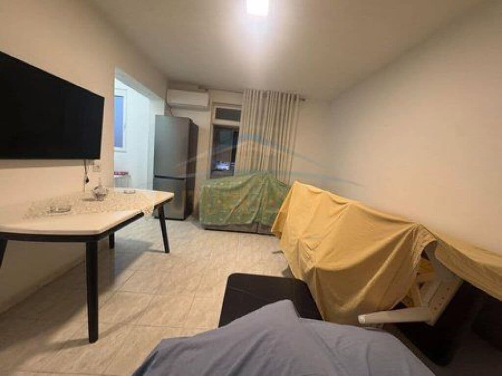 Në shitje, Apartament 1+1, Pranë Shkollës "Sabaudin Gabrani", 21 Dhjetori