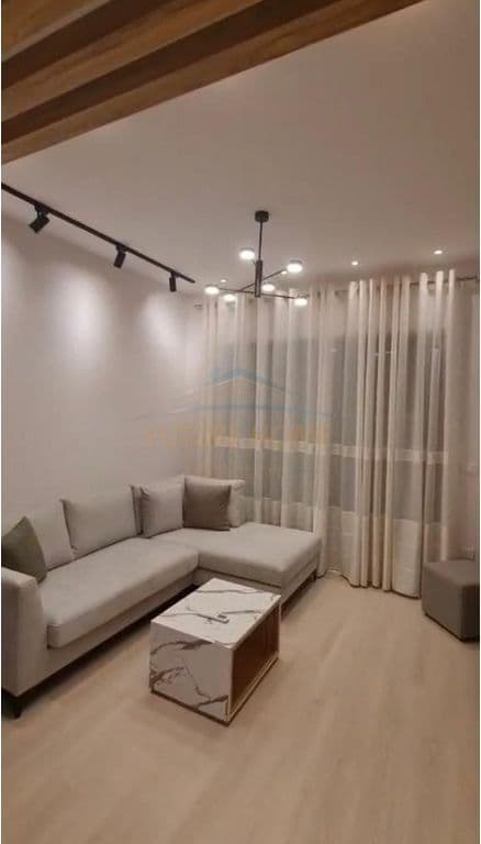 Në shitje, Apartament 1+1+Vendi i Parkimit, Shkolla e Kuqe, Tiranë.