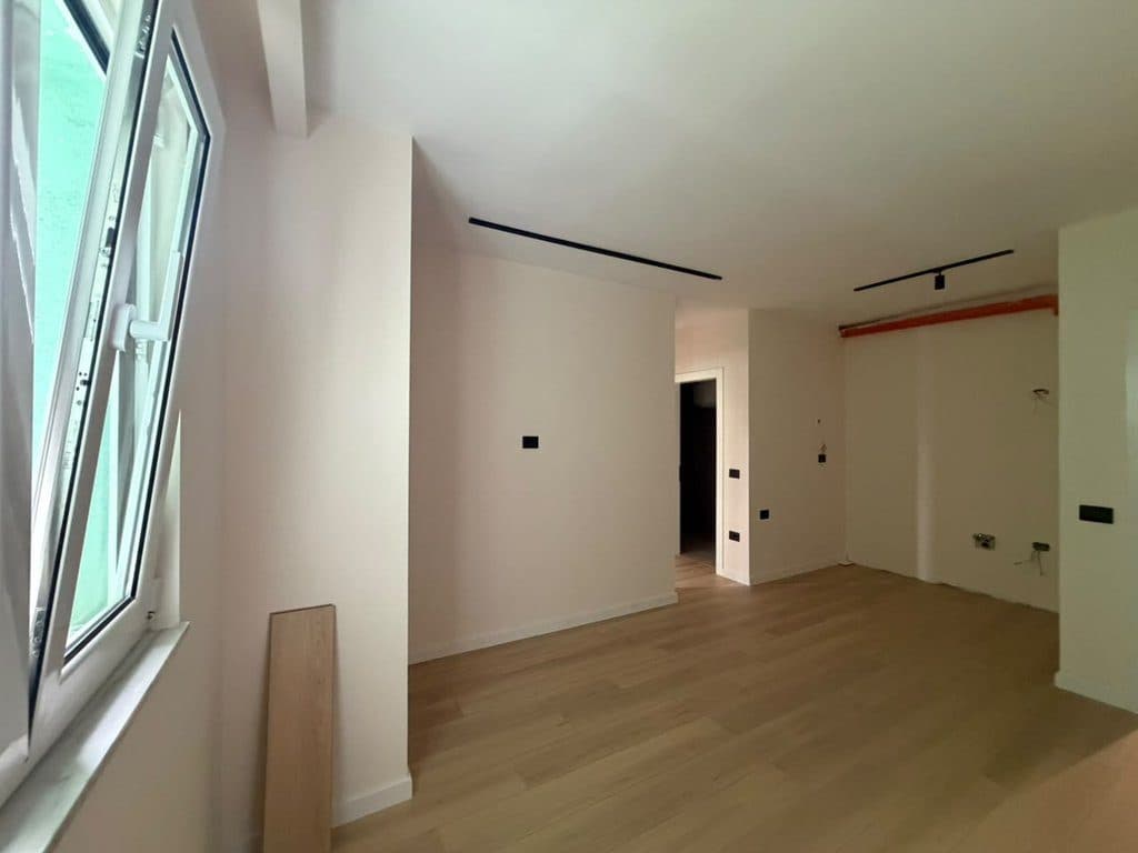 Shitet ,Apartament 1+1, Komuna e Parisit, Tirane 2