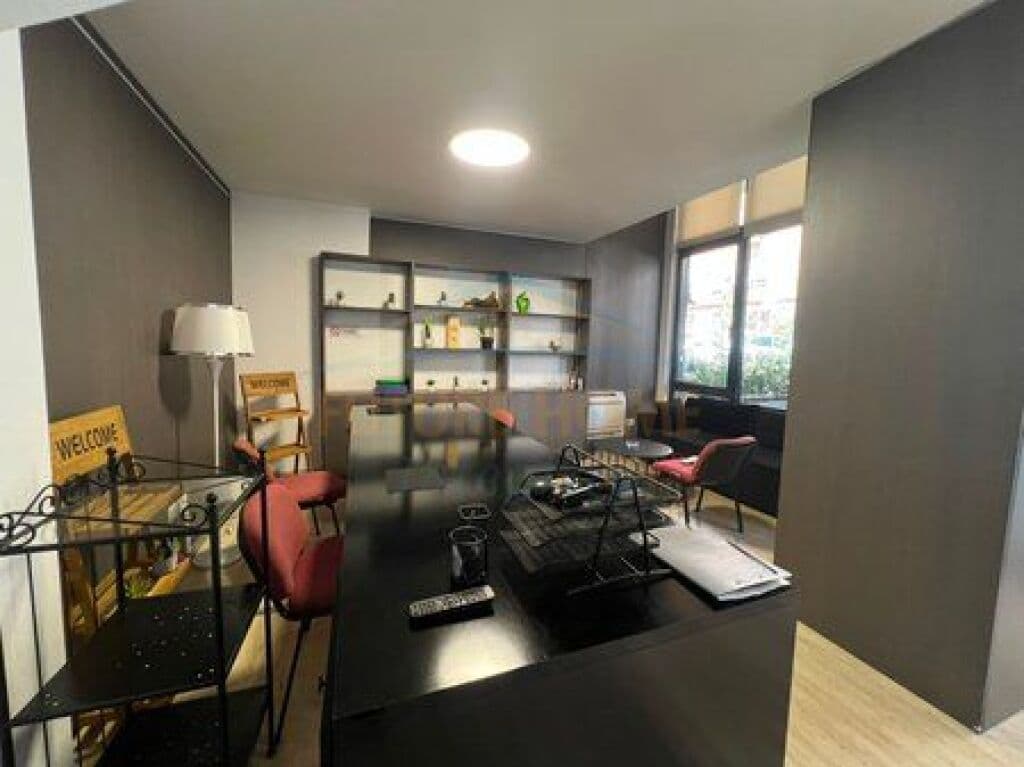 Me qira, Hapësirë duplex për zyra, Pazari i Ri, Tiranë. 3