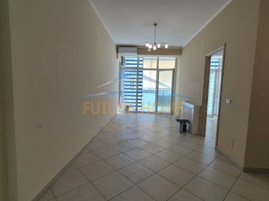 Në shitje, Apartament 1+1, Komuna e Parisit, Tiranë. 2