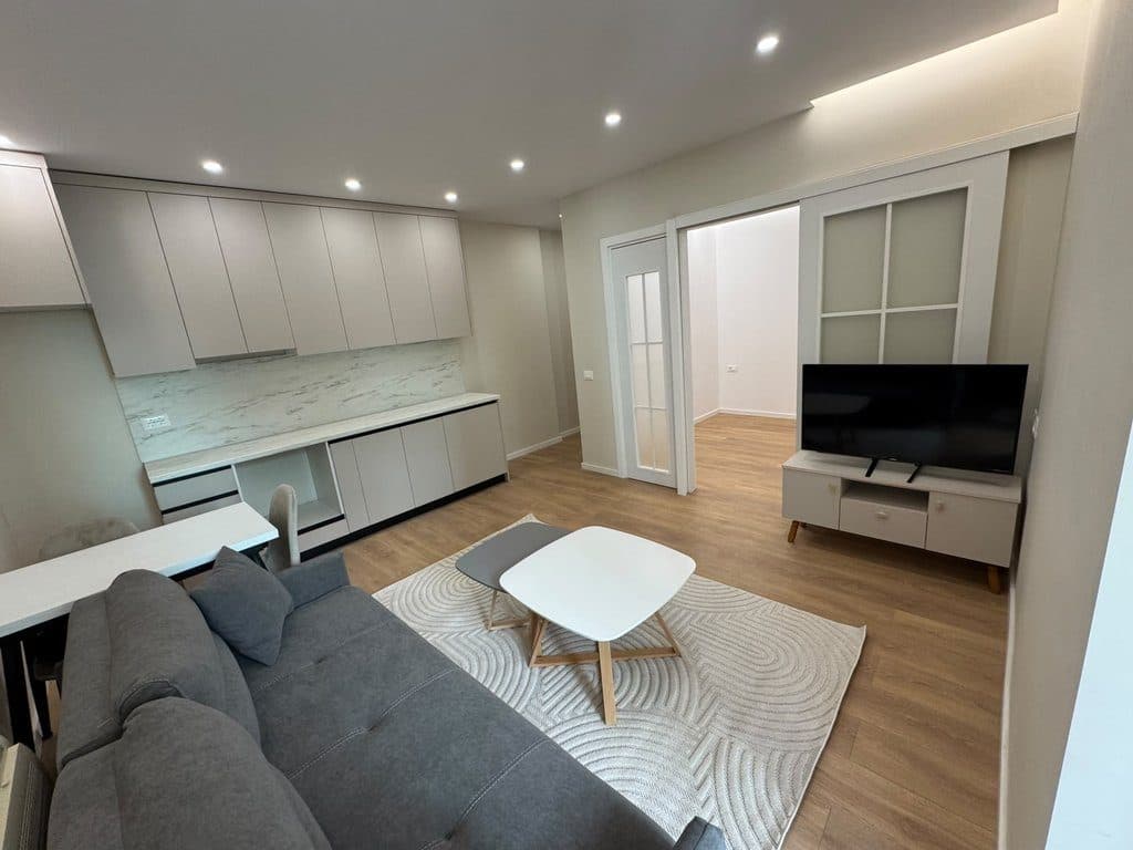 Shitet, Apartament 1+1, Komuna e Parisit, Tirane 2