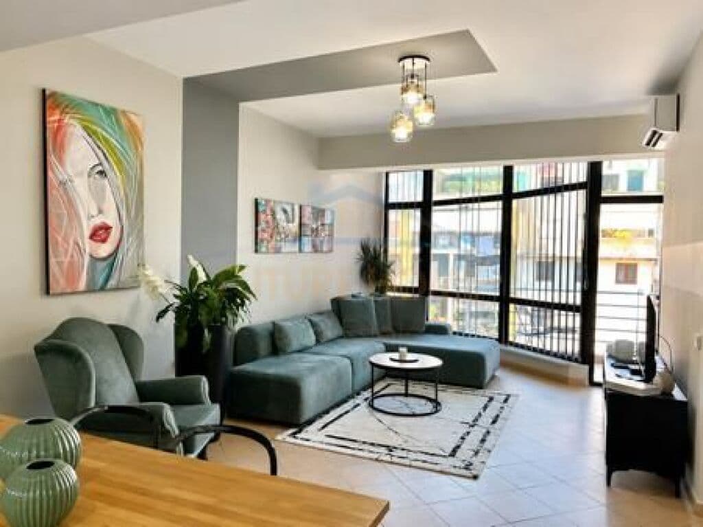 Në shitje, Apartament 2+1, Rruga Kavajë.