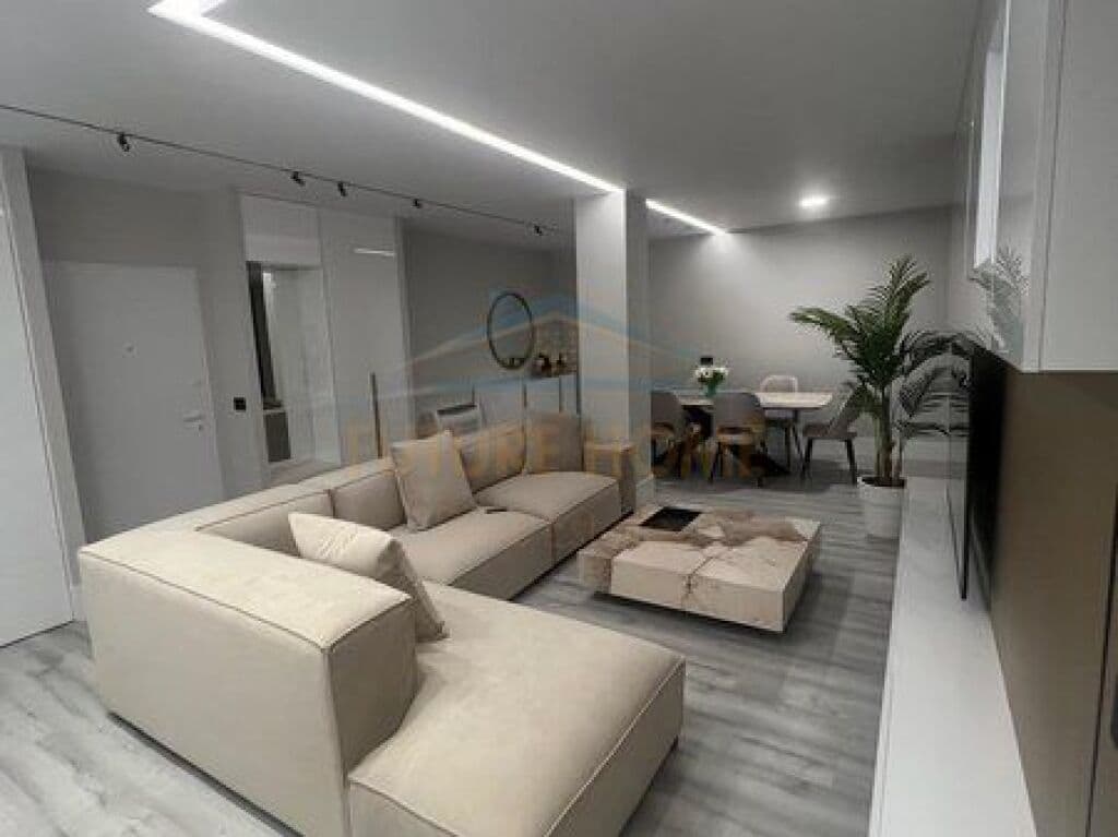 Qira, Apartament 2+1+2, Bllok, Tiranë.